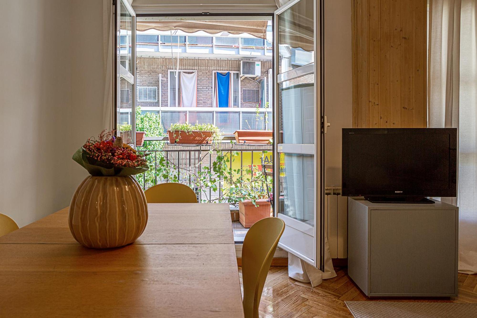 Cute 1 Bedroom Apartment With A Balcony Madrid Esterno foto