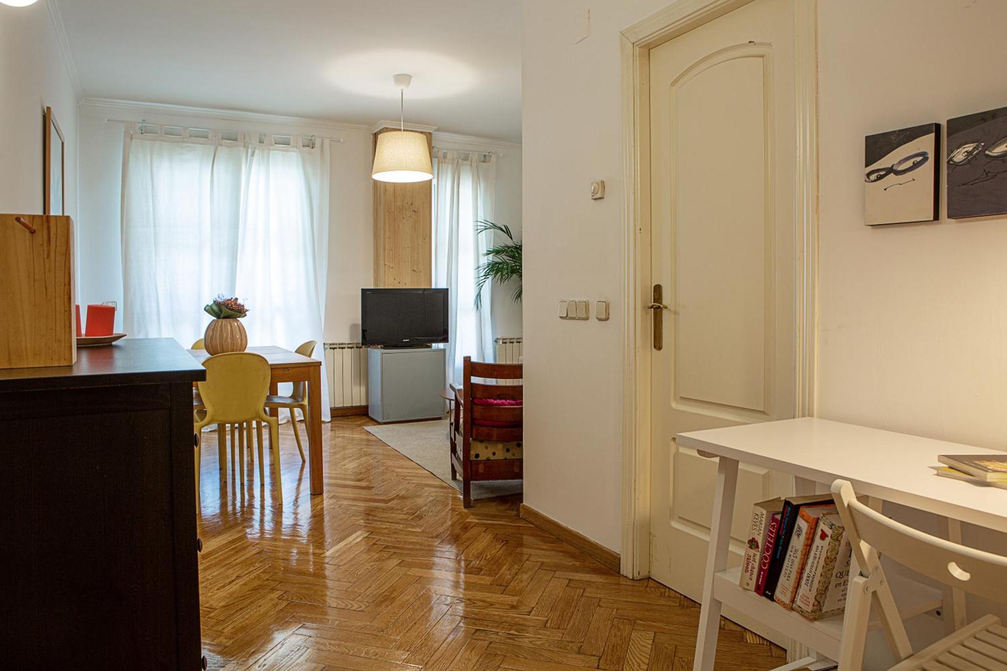 Cute 1 Bedroom Apartment With A Balcony Madrid Esterno foto